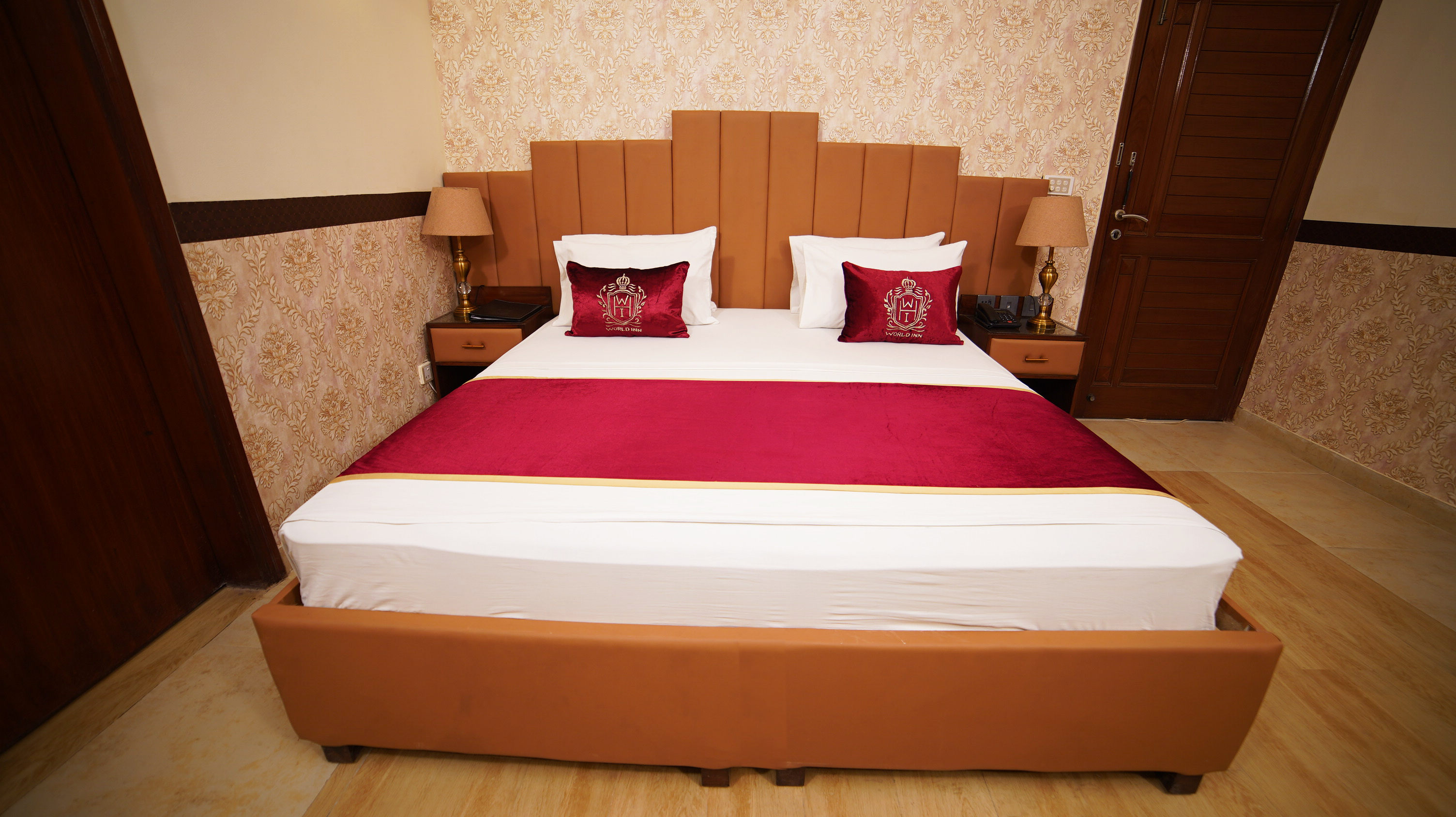 Deluxe Room 8